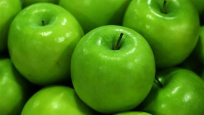 لأول مرة «صنع في مصر».. كيف تحولت الصحراء المصرية إلى ساحة لإنتاج التفاح الأخضر العالمي؟