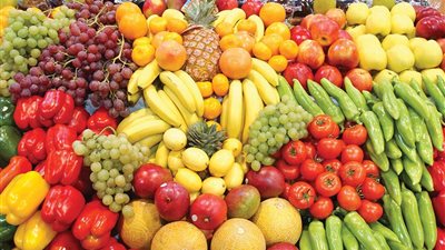 انتعاش المعروض يدفع أسعار الخضروات والفاكهة للاستقرار بأسواق الأقصر اليوم