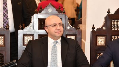 محافظ الفيوم ونقابة الفلاحين يبحثان سبل النهوض بالقطاع الزراعي وتعظيم إنتاجية «سلة غلال مصر»