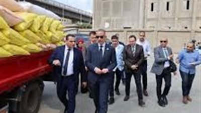 جولة ميدانية لمتابعة منظومة الأمن الغذائي بالجيزة.. المحافظ يتفقد صومعة إمبابة ويُعلن توريد 50 ألف طن قمح محلي  