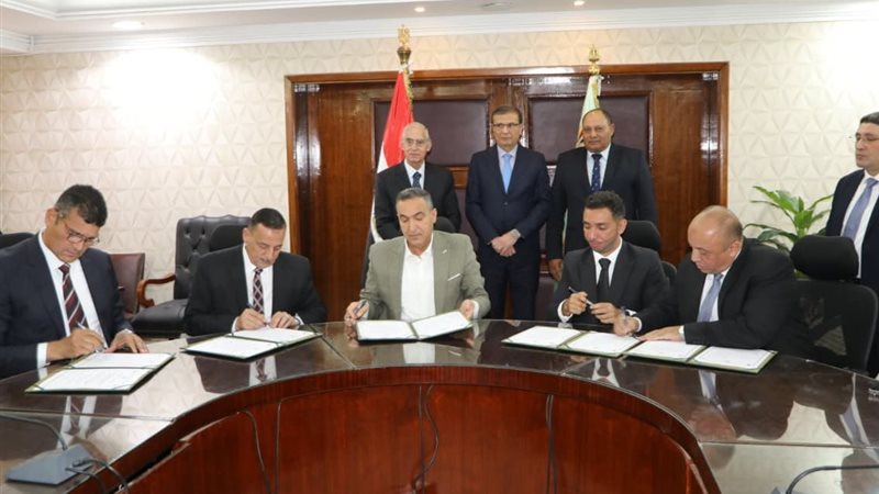 جانب من توقيع البروتوكول