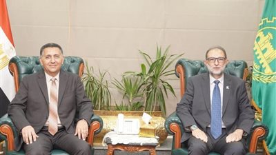 سلامة الغذاء ومحافظ القليوبية يبحثان تعزيز الرقابة على الأسواق ودعم الصناعات الغذائية