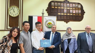 الذهب الأبيض يلفت أنظار العالم.. وفد صيني يزور “بحوث القطن” لبحث التعاون واستكشاف الأصناف المتميزة