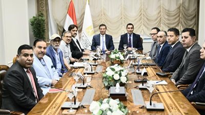 وزيرا الزراعة والرياضة يلتقيان مسؤولي الهيئة العامة لسباق الخيل لبحث خطط تطوير رياضة وصناعة الخيل