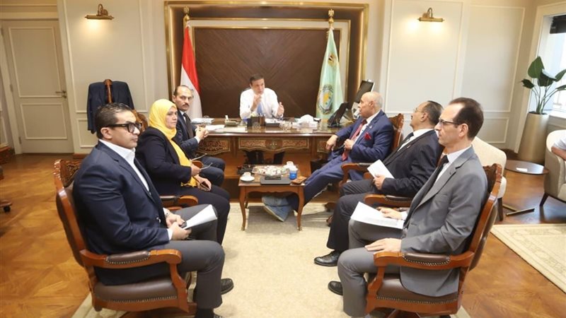 وزير الزراعة وأعضاء