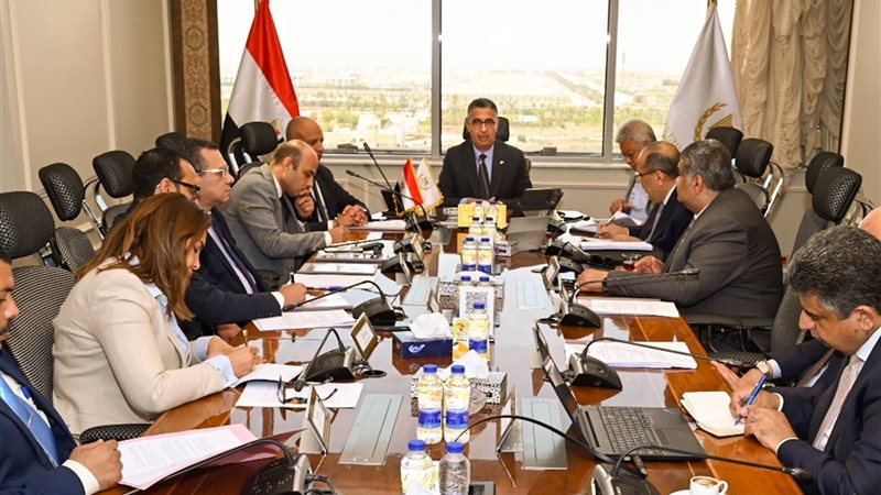 اجتماع اللجنة العليا