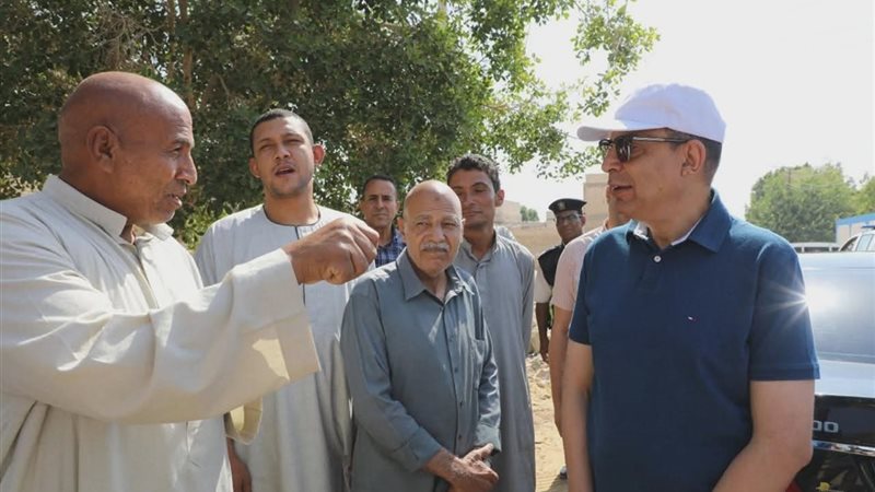 محافظ المنيا يتفقد محطتي تنقية المياه