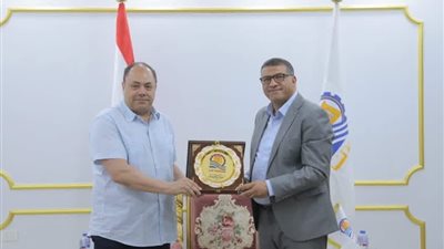 محافظ قنا ورئيس هيئة تنمية الصعيد يبحثان مشروعات جديدة لدعم الاستثمار والتنمية