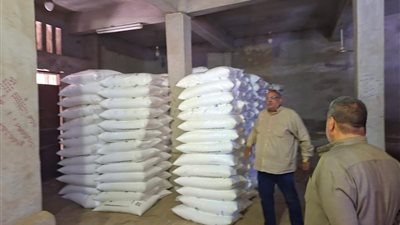 وزير الزراعة يتابع انتظام عمليات صرف الأسمدة بجميع المديريات.. ويوجّه باستمرار العمل خلال العطلات