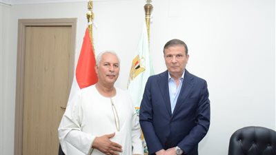 نقيب الفلاحين يكشف كواليس لقائه بوزير الزراعة: خطة عاجلة لضبط سوق الأسمدة ومنع الاستغلال والاحتكار