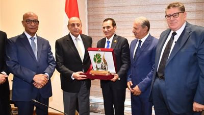 من الناس والناس.. الريف المصري الجديد يستعرض مستجدات مشروع الـ 1.5 مليون فدان أمام نواب الدفاع