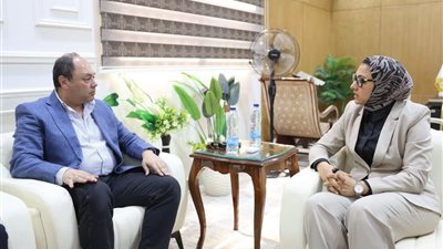 محافظ الوادي الجديد ورئيس هيئة تنمية الصعيد يتفقدان مشروع تطوير مصنع المخلفات الزراعية