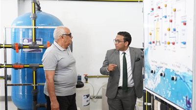 محمد الزملوط يتابع تشغيل محطة مياه جديدة بمطروح بطاقة 600 ألف لتر يوميا