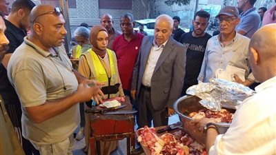 ضبط وإعدام 30 كيلو مصنعات لحوم غير صالحة للاستهلاك داخل مطعم بطوخ