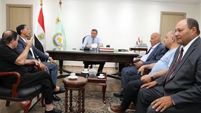 وزير الزراعة يلتقي 