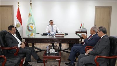 وزير الزراعة يبحث مع 