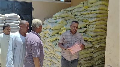 ضبط 23 جوال أسمدة مدعمة و16 عبوة مبيدات مجهولة المصدر داخل مخزن غير مرخص بالأقصر