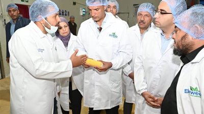 استثمارات بالمليارات وصادرات لأسواق عالمية.. وزير الصناعة يتفقد 4 مصانع بالإسماعيلية