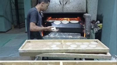 ضبط 10 أجولة دقيق مدعم قبل تهريبها للسوق السوداء.. وتحرير 100 محضر تمويني في أسيوط