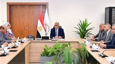 وزير الري يوجه بسرعة فحص مطالب النواب.. حلول لمشكلات الكباري والصرف وتحذير من تغطية المجاري المائية