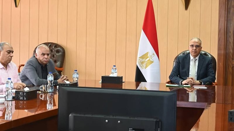 اجتماع وزير الري