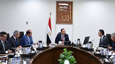 رئيس الوزراء يتابع الجهود المبذولة لتطوير آلية الدعم النقدي السلعي