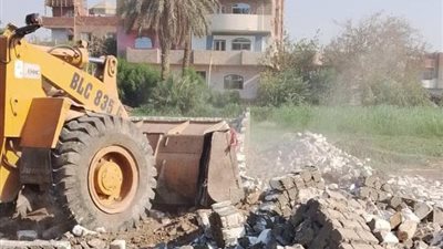 زراعة الجيزة تزيل سورًا مخالفًا على مساحة 300 متر ببني يوسف