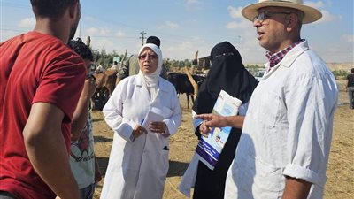 الطب البيطري بالسويس يتابع سوق الأربعاء بجنيفة ويكثف التوعية بالتحصينات