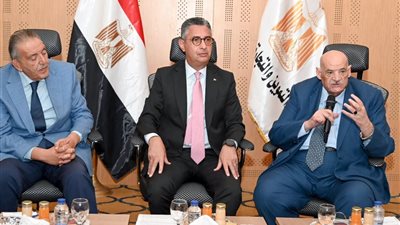 وزير التموين يجتمع بأصحاب المخابز.. لجنة عاجلة لمراجعة مطالب القطاع خلال شهر