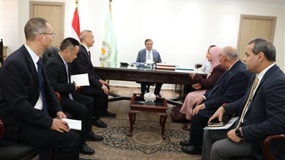 وزير الزراعة يستقبل وفداً من هيئة 