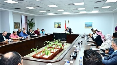 محافظ جنوب سيناء يبحث تنشيط السياحة في نويبع وطابا.. حلول عاجلة لدعم الاستثمار وإزالة المعوقات