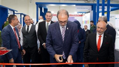 رئيس سلامة الغذاء يفتتح جناح المكملات الغذائية بمعرض «Pharmaconex 2026»