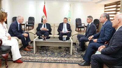 وزير الزراعة يلتقي وفدًا علميًا ألمانيًا من جامعة ميونيخ التقنية لبحث تكنولوجيات تطوير أنظمة الإنتاج الحديثة والزراعة العمودية للقمح