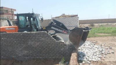 الموجة 30 تواصل إزالة التعديات بالإسماعيلية.. استرداد 17 فدانًا وإزالة 26 حالة بأبوصوي