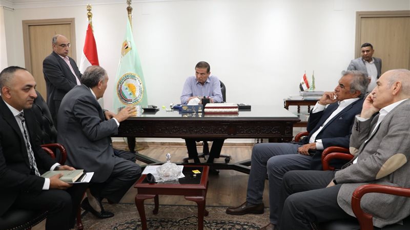 وزير الزراعة يفتح