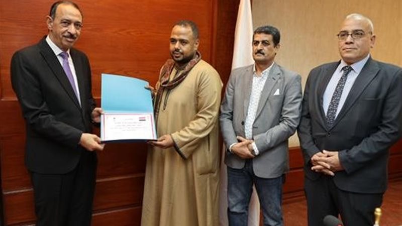 محافظ سوهاج يكرم