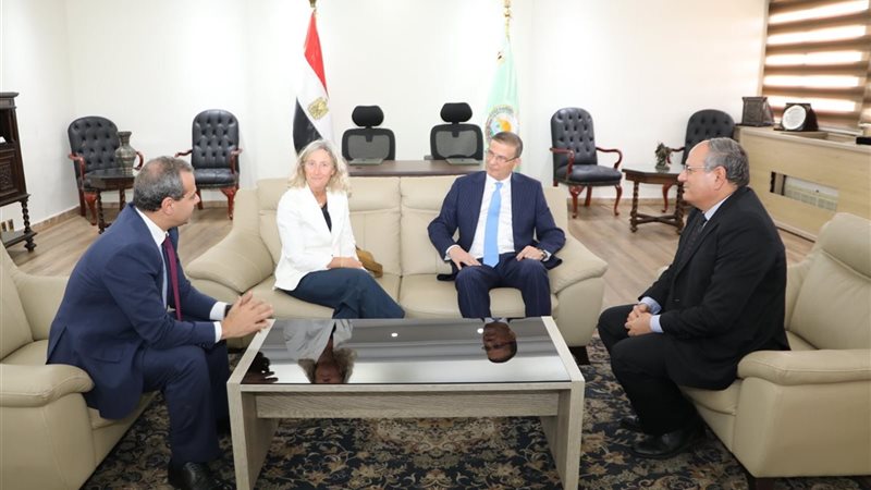 وزير الزراعة والوكالة