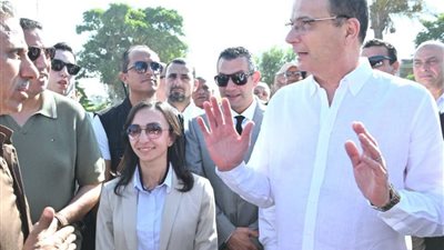 وزير الزراعة ومحافظ البحيرة يتفقدان الحقول الإرشادية بأبو المطامير ويؤكدان: الأرض الزراعية 