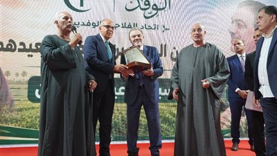 الوفد يكرم الدكتور هانى سويلم تقديرًا لجهوده في دعم الفلاح وتطوير منظومة الري